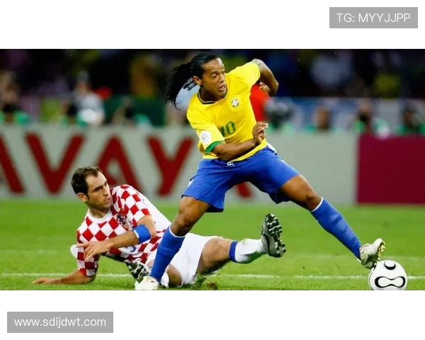 罗纳尔迪尼奥牛尾巴绝技背后的艺术与足球灵魂传奇魅力与时代印记 - 副本 (6) - 副本 罗纳尔迪尼奥牛尾巴绝技背后的艺术与足球灵魂传奇魅力与时代印记 - 副本 (6) - 副本