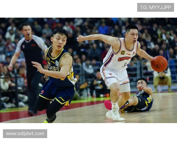 CBA赛场风云再起，明星球员关键战役展现超凡实力